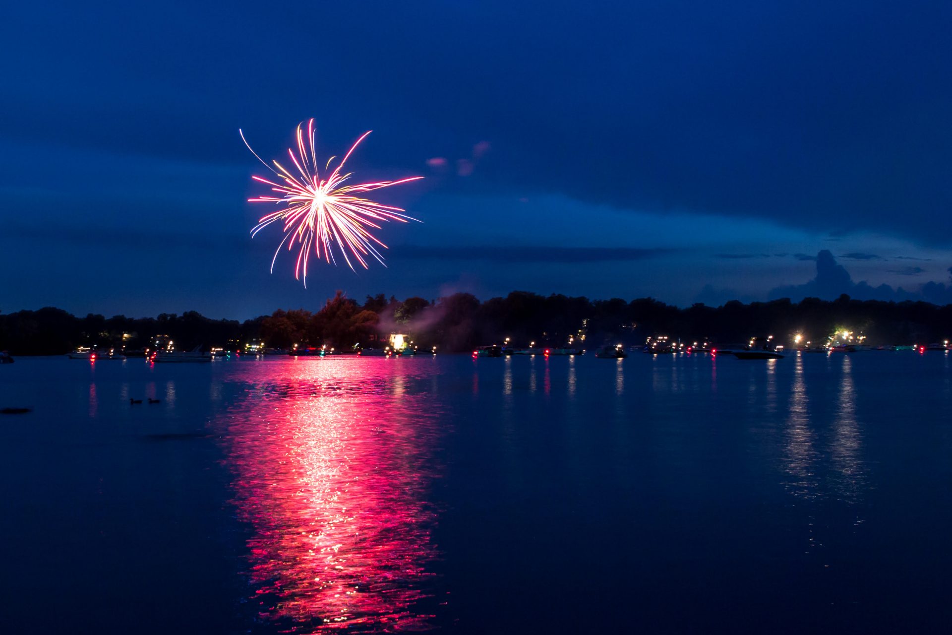 Crystal Lake Fireworks Burnsville, MN 4th of July Fireworks